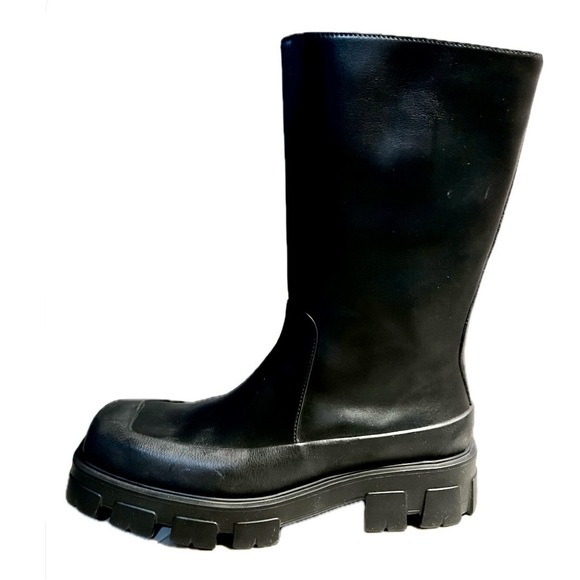 Prada Monolith Lug Sole
Boot in Black Size12 $999 New in Box - Picture 9 of 9